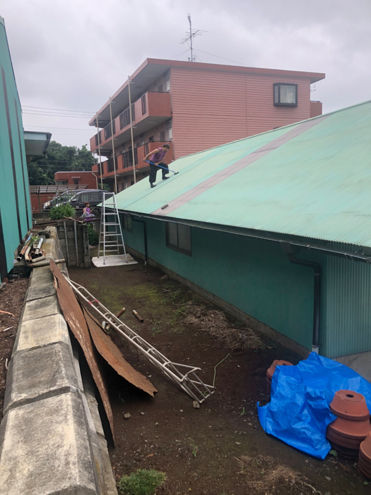 横浜市の屋根、外壁塗装途中経過1